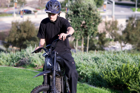 Riding Times GT73 48V/36Ah 2400W Off-Road Electric Dirt Bike - Image 5