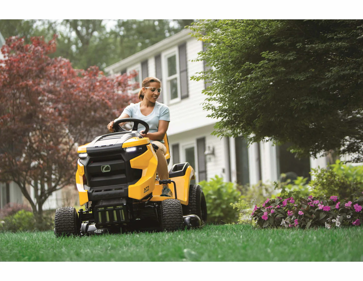 Cub Cadet XT1 LT42 IntelliPower Lawn Tractor - Image 2