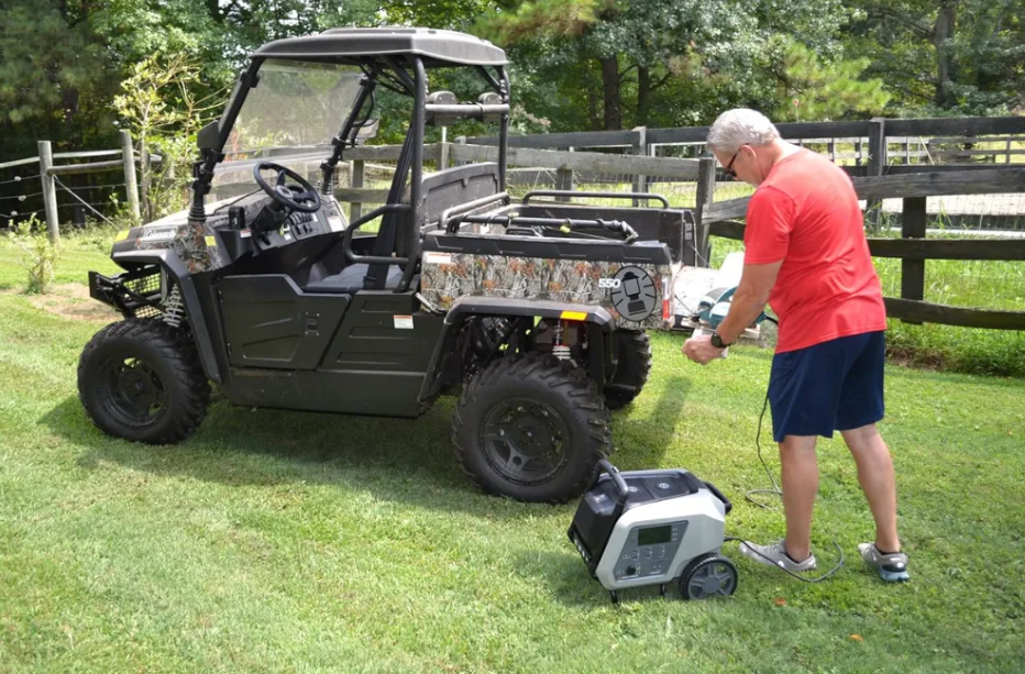 Yard Force Portable Power Station 2400-Watt Continuous 4800-Watt Peak, Bluetooth speaker, WIFI connection, Wireless Charging, RV 30A plug, LED light - Image 2